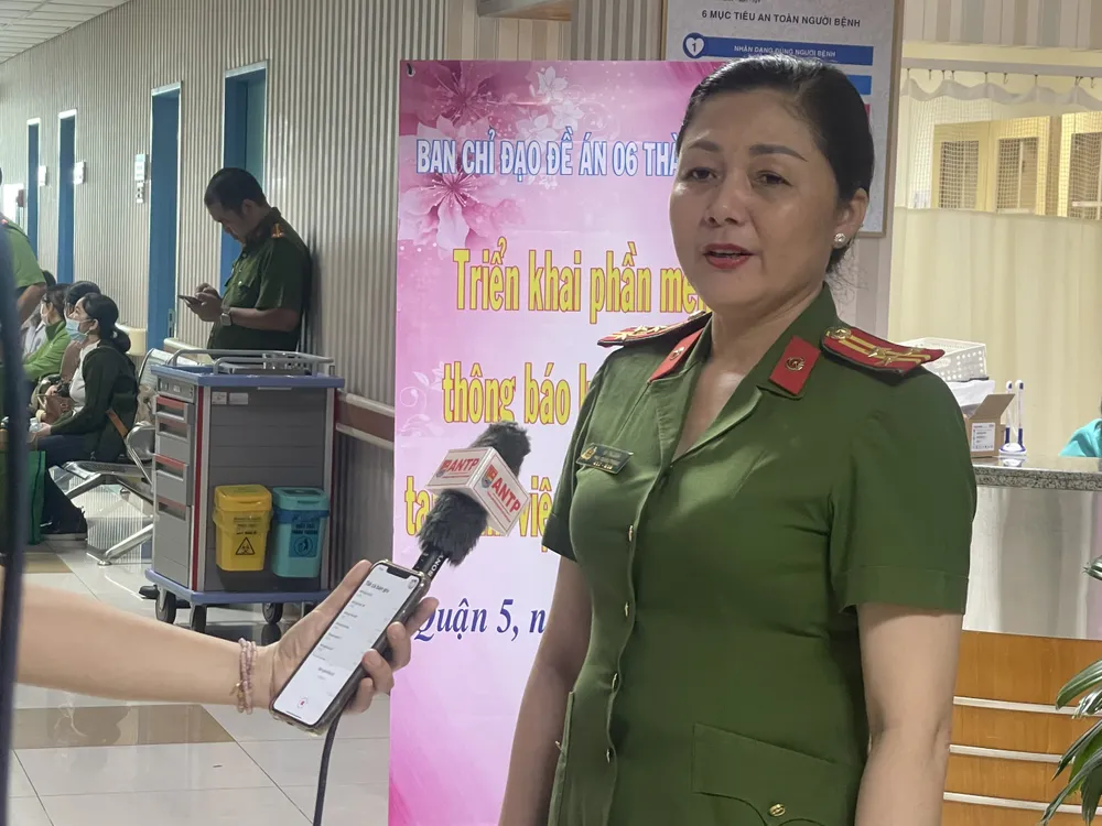 Thượng tá Hồ Thị Lãnh, Phó trưởng Phòng Cảnh sát Quản lý hành chính về trật tự xã hội (PC06), Công an TPHCM. Ảnh: CHÍ THẠCH