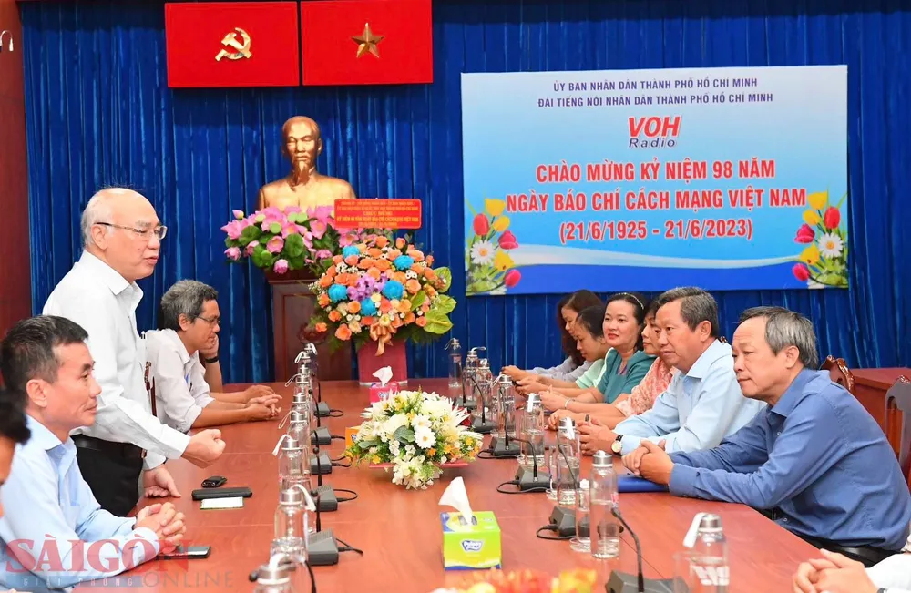 Trưởng Ban Tuyên giáo Thành ủy TPHCM Phan Nguyễn Như Khuê thăm và chúc mừng cùng lãnh đạo, nhân viên, phóng viên Đài Tiếng nói Nhân dân TPHCM. Ảnh: VIỆT DŨNG