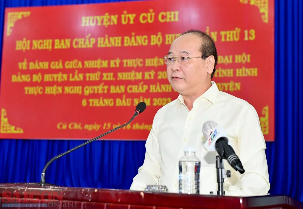 Bí thư Huyện ủy huyện Củ Chi Nguyễn Quyết Thắng phát biểu tại hội nghị. Ảnh: VIỆT DŨNG