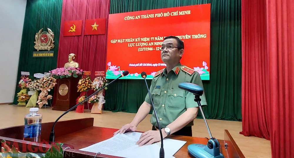 Thiếu tướng Lê Hồng Nam phát biểu tại buổi gặp mặt