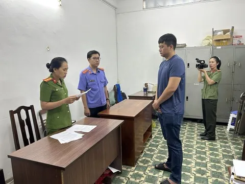 Công an thi hành các quyết định với bị can Đào Quốc Bảo 