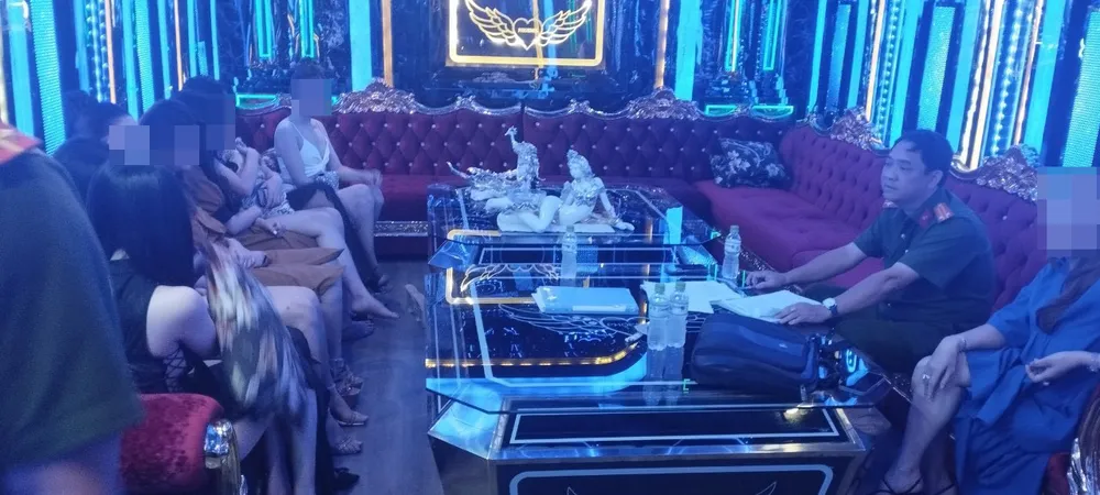 Lực lượng chức năng làm việc với nhân viên, quản lý của các cơ sở