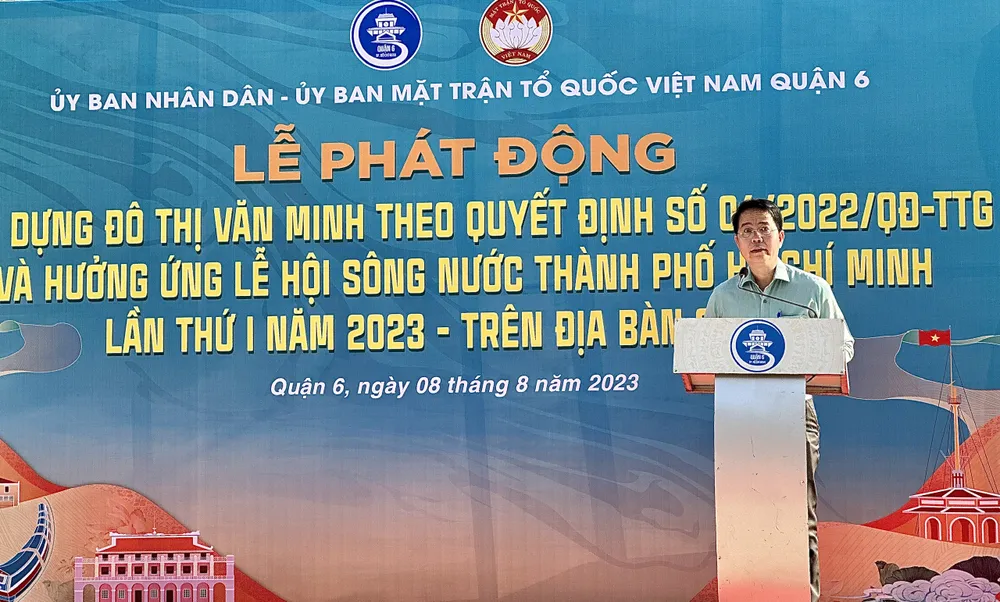 Phó Chủ tịch UBND quận 6 Lê Thanh Bình phát biểu tại buổi lễ Phó Chủ tịch UBND quận 6 Lê Thanh Bình phát biểu tại buổi lễ