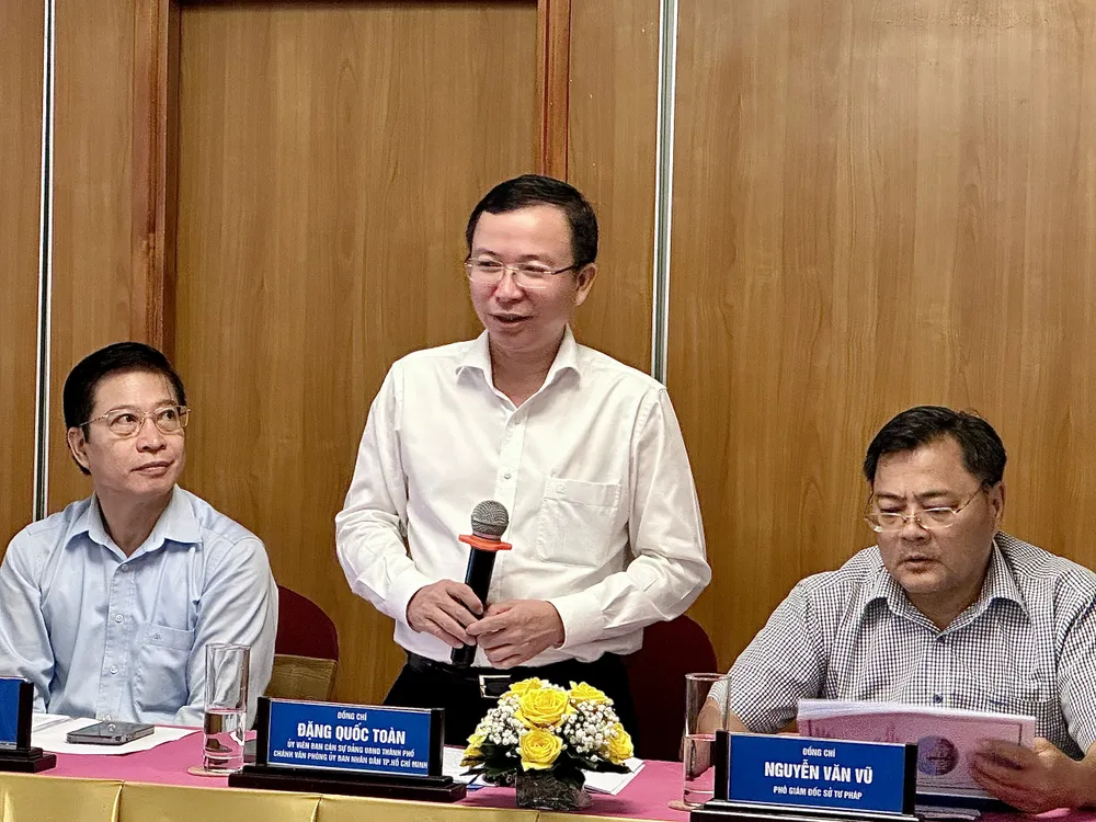 Chánh Văn phòng UBND TPHCM, Khối Trưởng Khối thi đua 1 Đặng Quốc Toàn phát biểu tại hội nghị