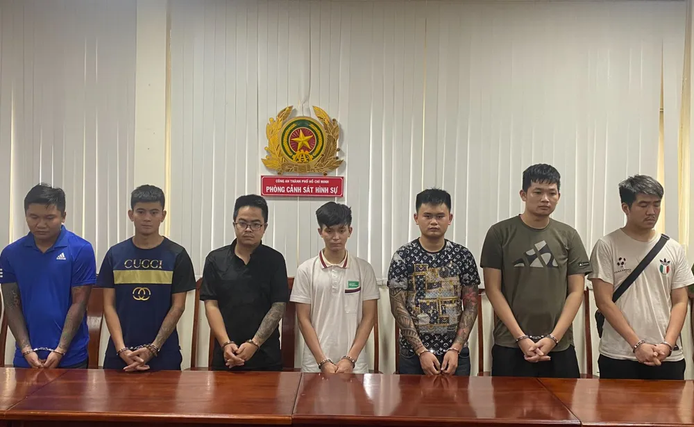 Nhóm đối tượng tại công an