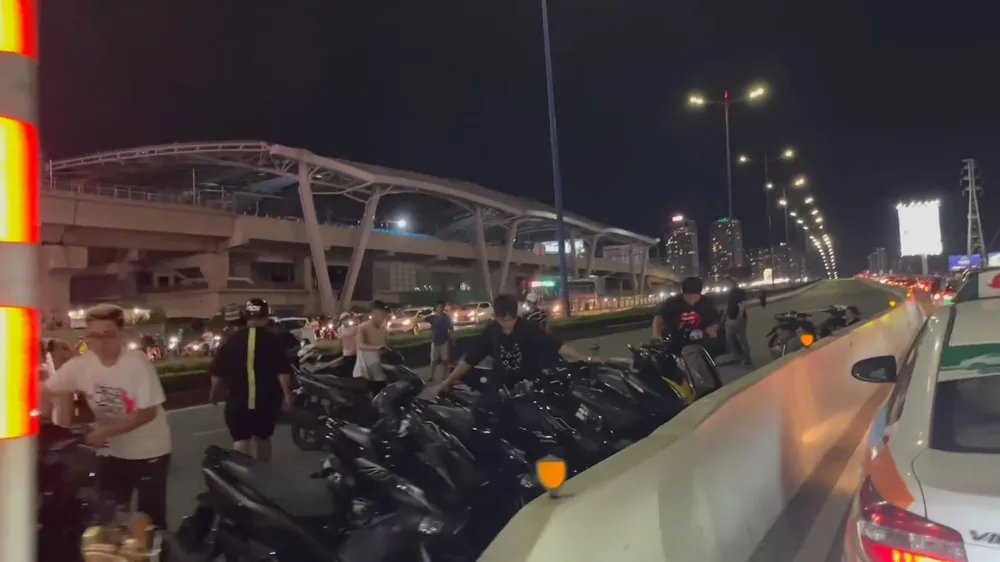 Nhóm quái xế bị lực lượng vây bắt