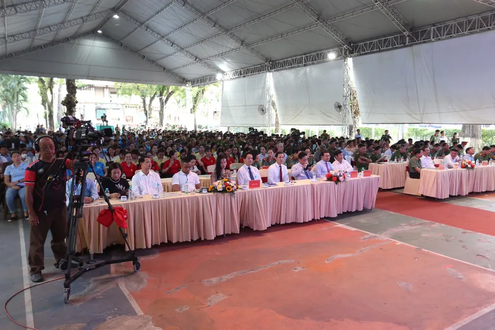 Lãnh đạo các đơn vị tại chương trình