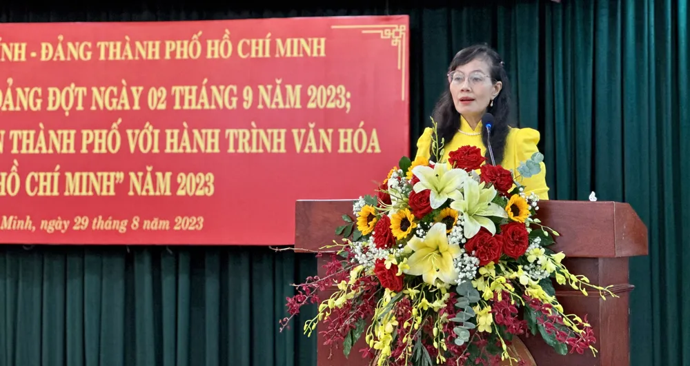 Phó Bí thư Thường trực Đảng ủy Khối, phụ trách Đảng bộ Khối Dân – Chính – Đảng TPHCM Nguyễn Thị Kim Dung phát biểu Phó Bí thư Thường trực Đảng ủy Khối, phụ trách Đảng bộ Khối Dân – Chính – Đảng TPHCM Nguyễn Thị Kim Dung phát biểu