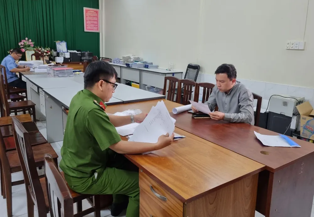 Công an làm việc với Tân Công an làm việc với Tân