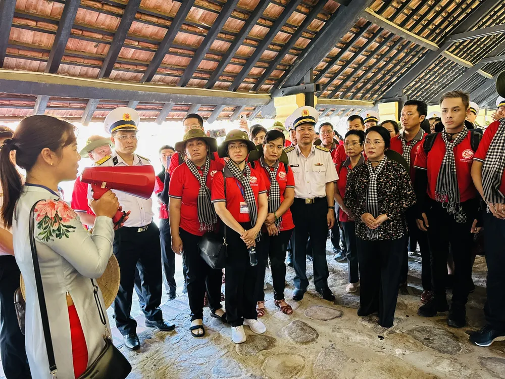 Đoàn đại biểu đến tham quan Bảo tàng Côn Đảo, khu di tích đặc biệt nhà tù Côn Đảo, Trại giam Phú Hải và Trại giam Phú Tường, Trạm Ra đa 590 Đoàn đại biểu đến tham quan Bảo tàng Côn Đảo, khu di tích đặc biệt nhà tù Côn Đảo, Trại giam Phú Hải và Trại giam Phú Tường, Trạm Ra đa 590