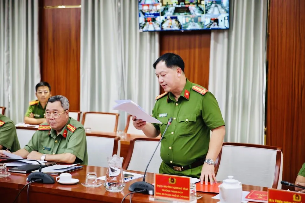 Đại tá Huỳnh Quang Tâm, Trưởng Phòng PC07 báo cáo tại hội nghị