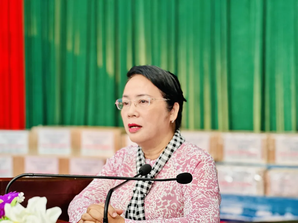 Chủ tịch Ủy ban MTTQ Việt Nam TPHCM Trần Kim Yến bày tỏ tin tưởng vững chắc đối với cán bộ, chiến sĩ Vùng 5 Hải quân. Ảnh: CHÍ THẠCH