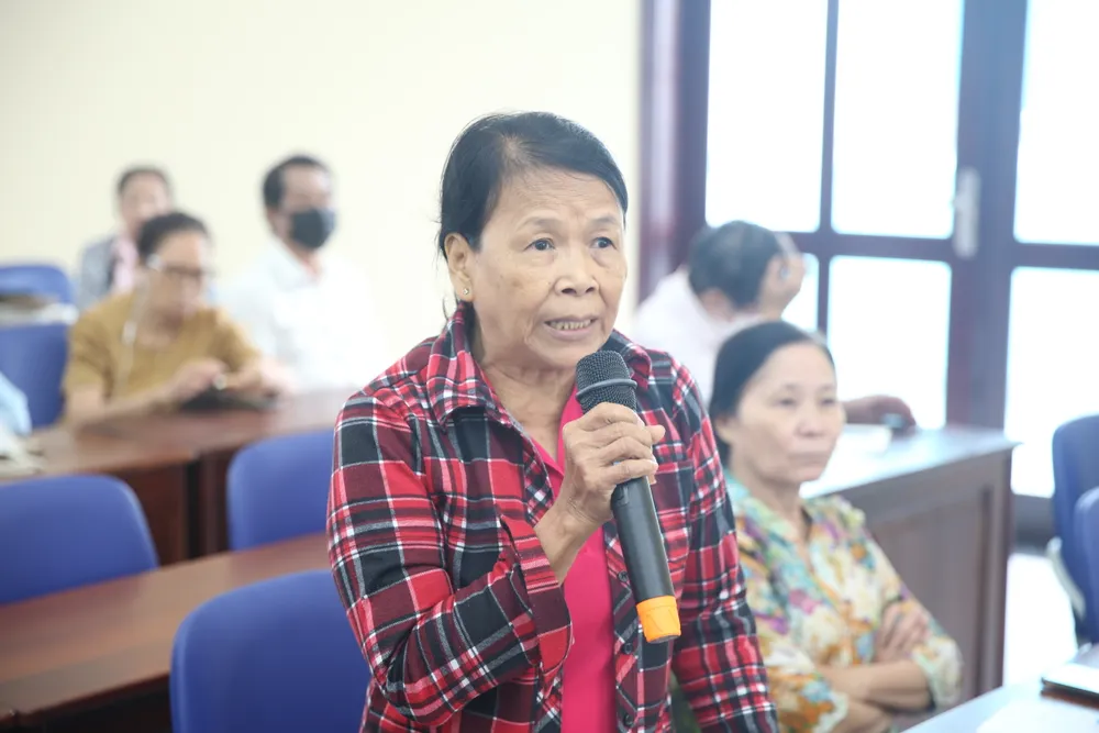 Cử tri nêu ý kiến với Tổ ĐBQH