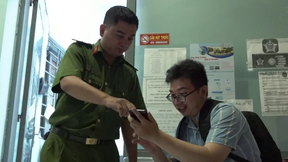 Công an chỉ hỗ trợ kích hoạt định danh điện tử trực tiếp cho người dân Công an chỉ hỗ trợ kích hoạt định danh điện tử trực tiếp cho người dân