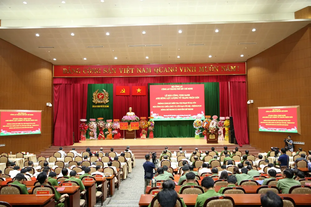 Quang cảnh buổi lễ. Ảnh: CHÍ THẠCH