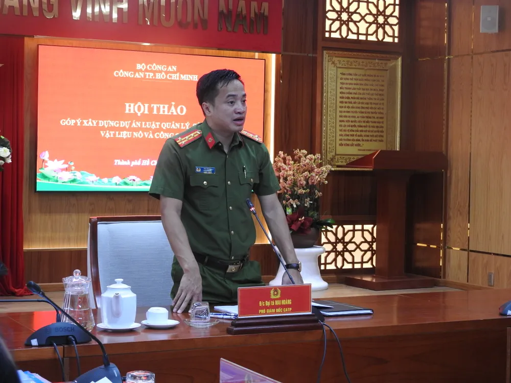 Đại tá Mai Hoàng, Phó Giám đốc Công an TPHCM phát biểu tại hội nghị