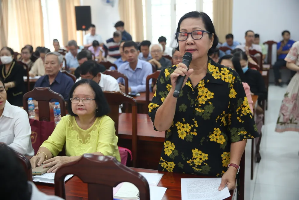 Cử tri quận 5 nêu ý kiến với tổ ĐBQH đơn vị số 3 Cử tri quận 5 nêu ý kiến với tổ ĐBQH đơn vị số 3