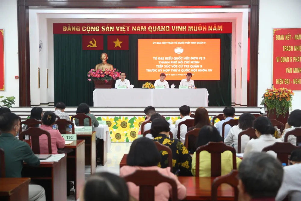 Quang cảnh buổi tiếp xúc cử tri Quang cảnh buổi tiếp xúc cử tri