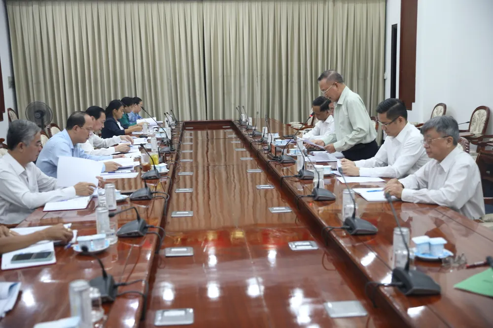 Bí thư Đảng đoàn, Chủ nhiệm Đoàn Luật sư TPHCM Nguyễn Văn Trung báo cáo tại buổi làm việc. Ảnh: CHÍ THẠCH