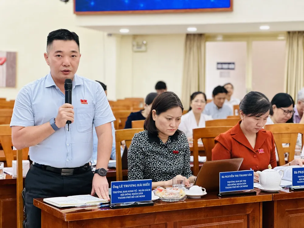 Trưởng Ban Kinh tế - Ngân sách HĐND TPHCM Lê Trương Hải Hiếu phát biểu tại buổi giám sát. Ảnh: CHÍ THẠCH