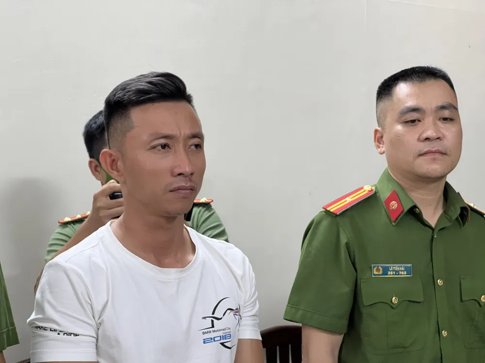 Trần Xuân Đông là thầy dạy người mẫu Ngọc Trinh “biểu diễn” xe mô tô phân khối tại cơ quan công an