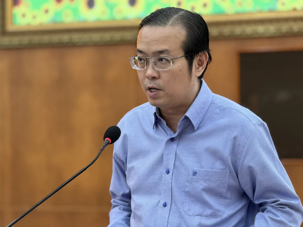 Bí thư Quận ủy quận 10 Lê Văn Minh phát biểu chỉ đạo. Ảnh: CHÍ THẠCH