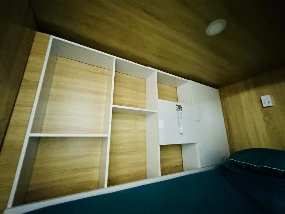 Đoàn công tác Bộ Công an kiểm tra mô hình cho thuê “hộp ngủ” (sleep box Song Hưng) trên đường Cộng Hòa. Ảnh CHÍ THẠCH Đoàn công tác Bộ Công an kiểm tra mô hình cho thuê “hộp ngủ” (sleep box Song Hưng) trên đường Cộng Hòa. Ảnh CHÍ THẠCH