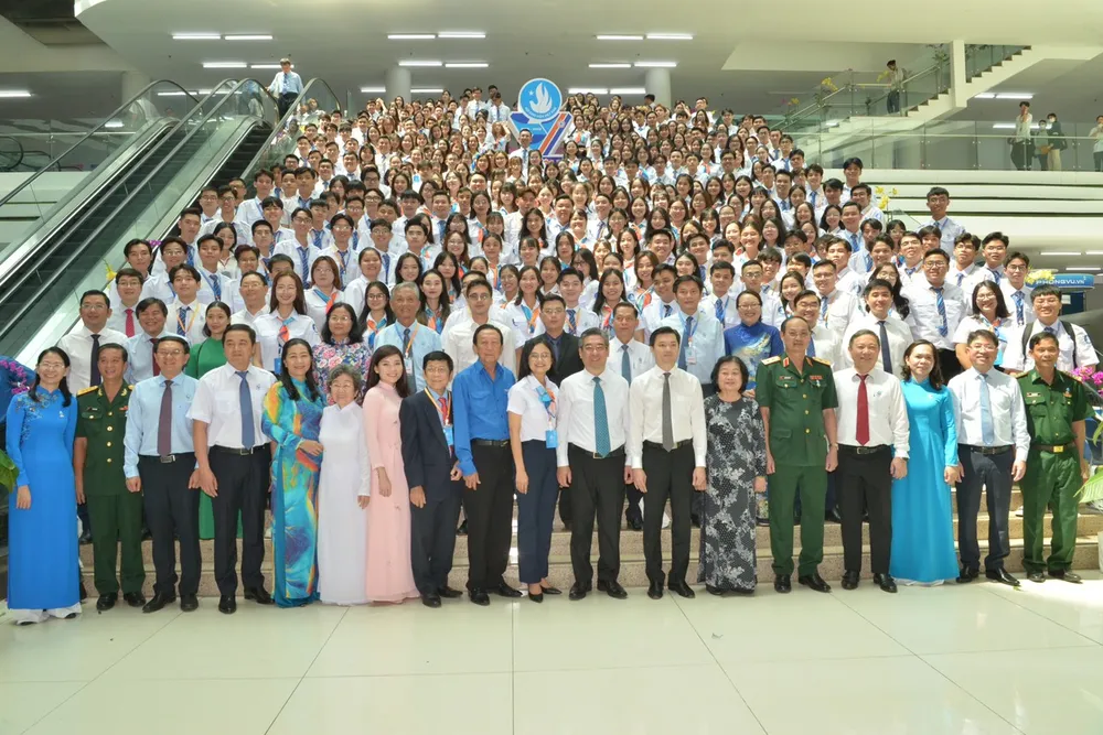 Lãnh đạo các đơn vị tham dự Đại hội đại biểu Sinh viên Việt Nam TPHCM lần thứ VII, nhiệm kỳ 2023-2028. Ảnh: CAO THĂNG