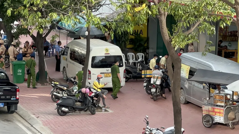 Công an kiểm tra chi nhánh của Công ty Thành Bưởi ở quận Bình Thạnh