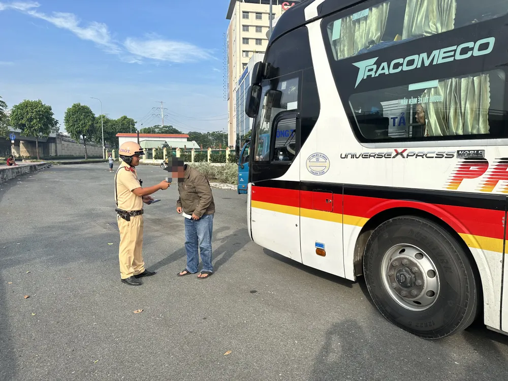 Phát hiện gần 60 trường hợp lái xe vi phạm nồng độ cồn, chất ma túy trên Quốc lộ 1 ảnh 2
