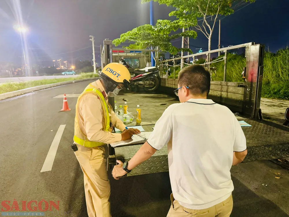 Ông N. làm việc với CSGT