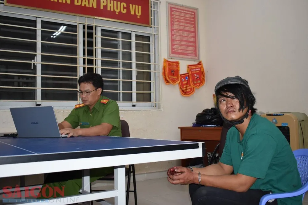 Công an lấy lời khai của Nhu