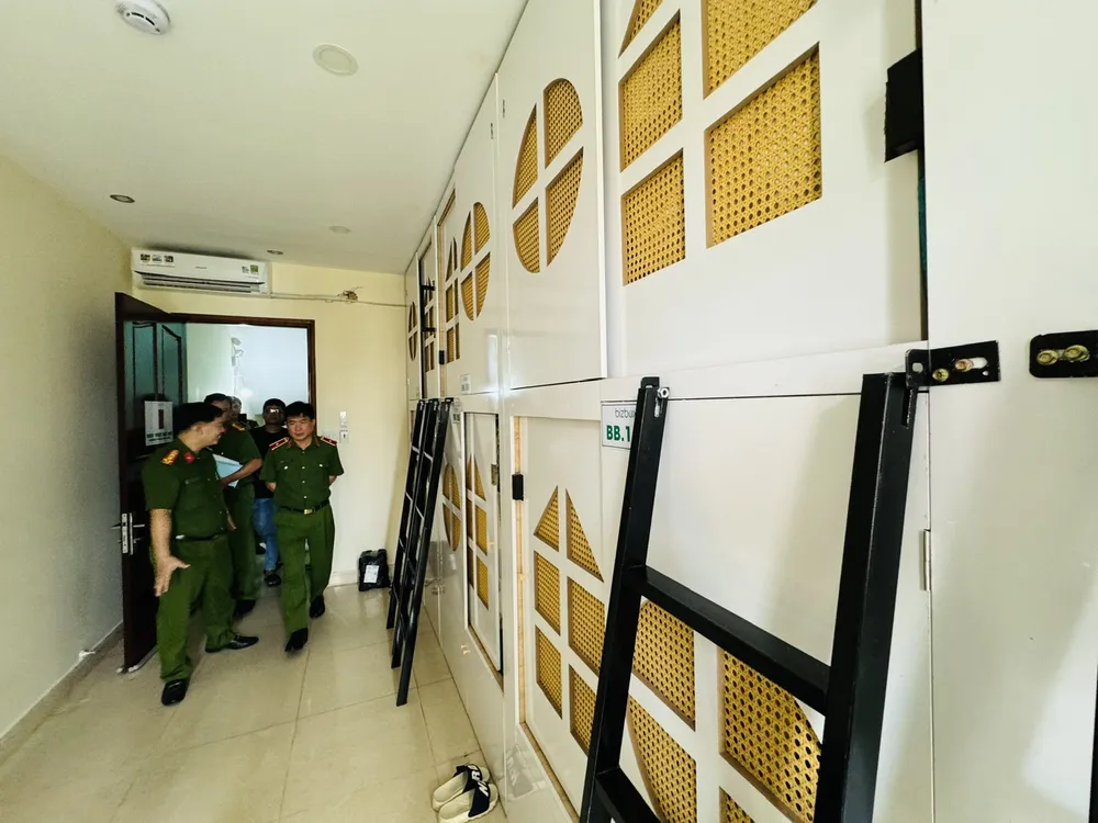 Lực lượng chức năng kiểm tra công tác đảm bảo an toàn PCCC tại chung cư, nhà trọ tại quận Tân Bình