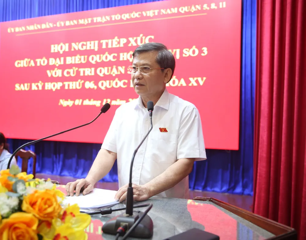 ĐB Lê Minh Trí trả lời các vấn đề cử tri quan tâm