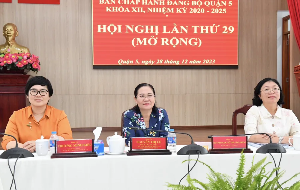 Đồng chí Nguyễn Thị Lệ, Phó Bí thư Thành ủy, Chủ tịch HĐND TPHCM dự hội nghị lần thứ 29 mở rộng Ban chấp hành Đảng bộ quận 5 (TPHCM) khóa XII, nhiệm kỳ 2020-2025. Ảnh: VIỆT DŨNG 