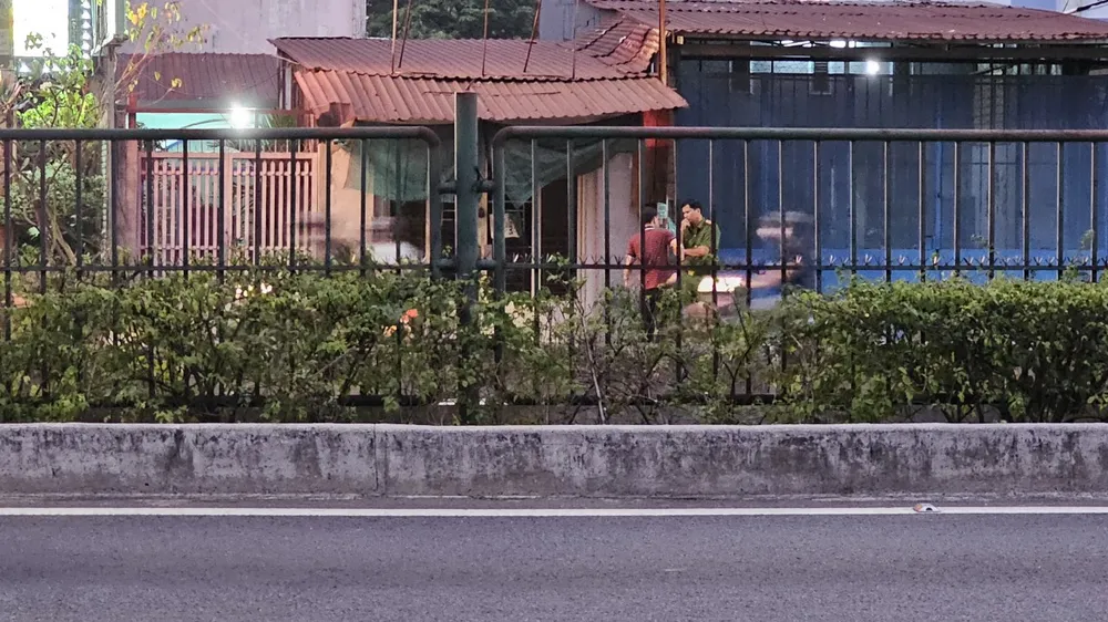 Công an phong tỏa hiện trường.jpeg