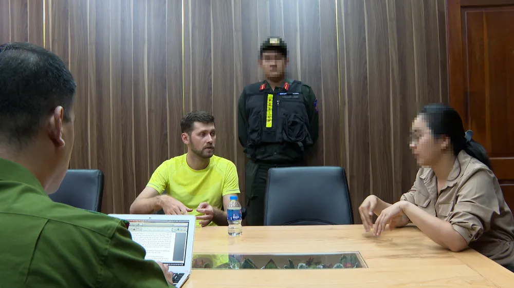 Bugaevskiy Tymur  khai báo với công an.jpeg