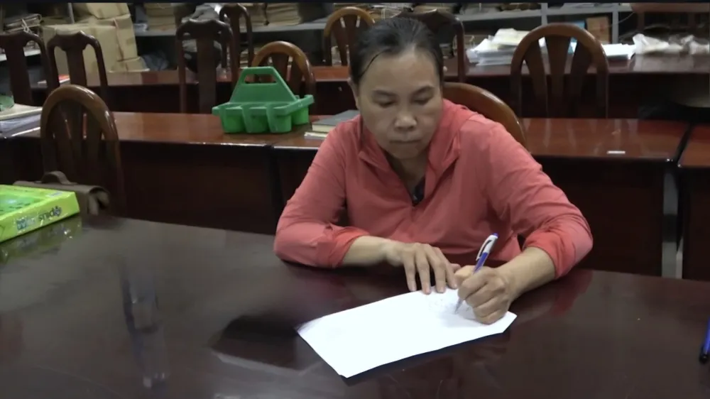 Ảnh 2 - Đối tượng Nguyễn Thị Hường tại Cơ quan Công an. .jpg