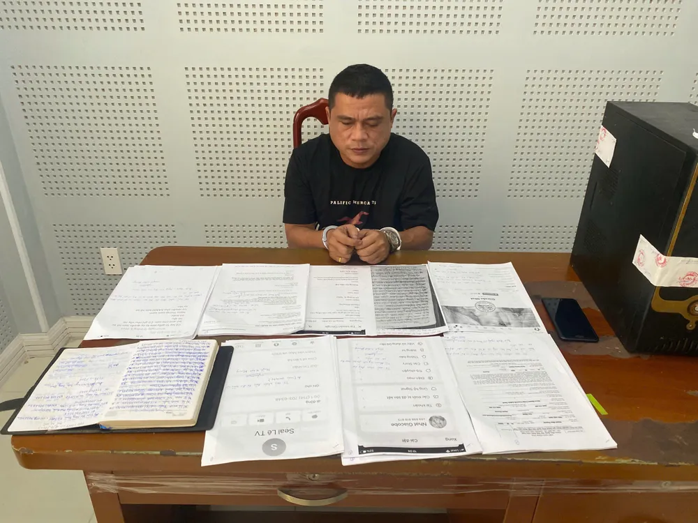 Ảnh 2 - Huỳnh Nhật Phương và tang vật thu giữ.jpg