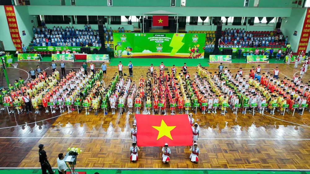 Quang cảnh lễ khai mạc giải thể thao học sinh TPHCM môn Bóng rổ – Cúp Kun Siêu Phàm