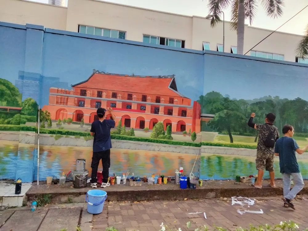 Bức bích họa thứ 19 là món quà ý nghĩa chào mừng kỷ niệm 50 năm Ngày Giải phóng miền Nam, thống nhất đất nước