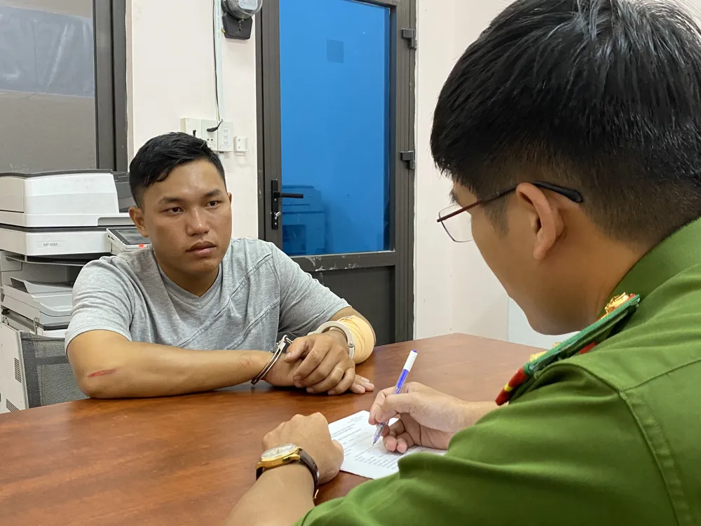 Ảnh 4 - Cướp tiệm vàng tại Hóc Môn.jpg