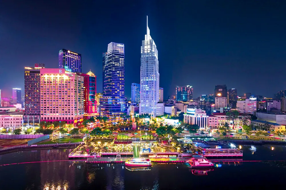 Kết - TPHCM về đêm lung linh, huyền ảo sắc màu chào đón năm mới với khí thế và động lực mới.jpg