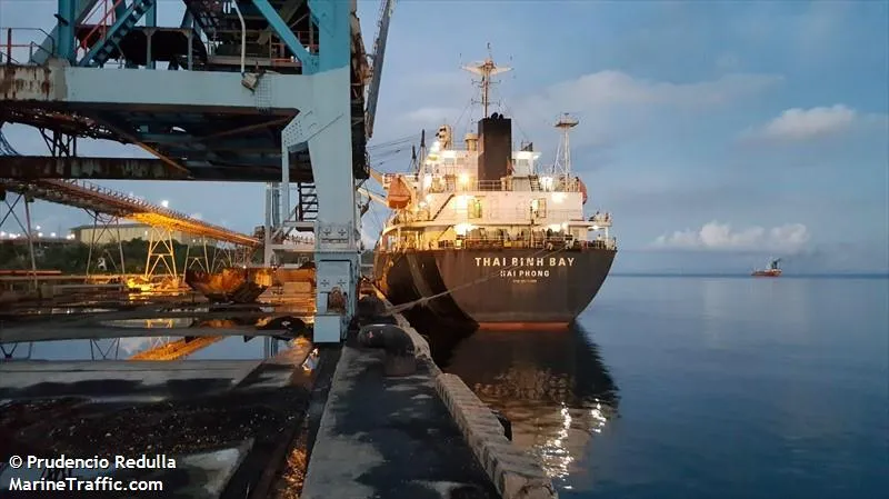 Tàu cứu nạn Malaysia tiếp cận tàu Thái Bình Bay để cấp cứu thuyền viên bị nạn