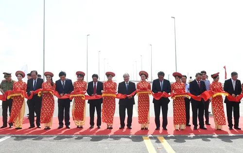 Khánh thành cây cầu vượt biển dài nhất Việt Nam ảnh 1