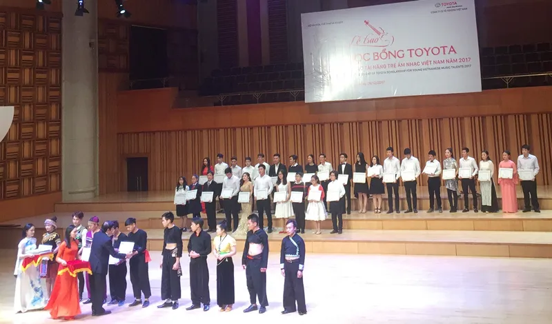 Lễ trao học bổng Hỗ trợ tài năng trẻ 2017