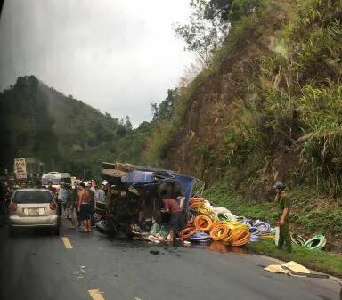 Tai nạn nghiêm trọng tại dốc Cun Hòa Bình, 5 người thương vong ảnh 1