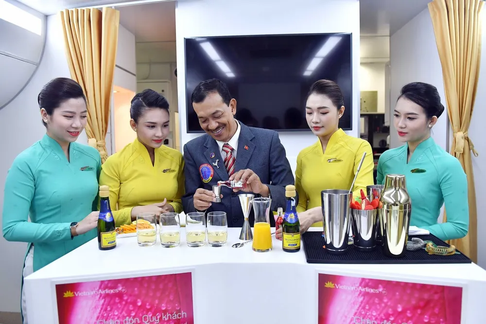 Vietnam Airlines đưa 11 loại cocktail mới lên máy bay ảnh 1