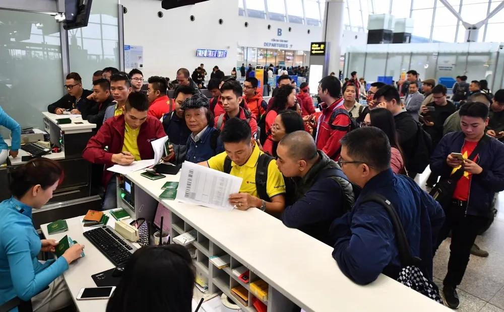 250 cổ động viên đến thành phố Al Ain cổ vũ đội tuyển Việt Nam trong trận gặp Yemen ảnh 1