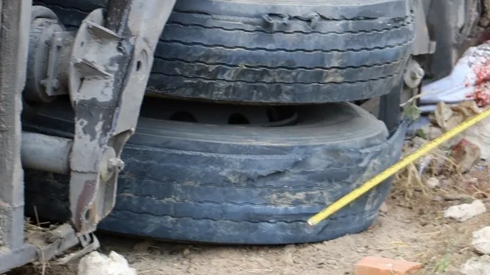 Điều tra nguyên nhân xe khách bị vỡ lốp gây tai nạn tại Nha Trang ảnh 1